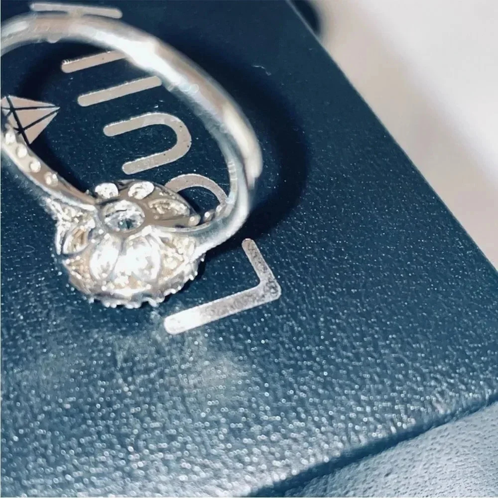 NORDSTROM JEWELRY BEAUTIFUL BRILLIANT 4CTW HALO STERLING PLATED CZ. RING SIZE 8 - Picture 8 of 16